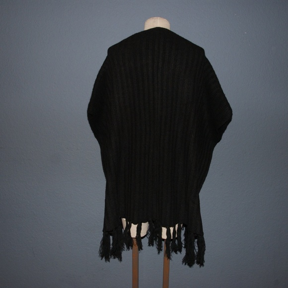 NEW Black Knit Fringe Hem Slouchy Poncho Shrug Sweater NWT Women's Bohemian Wrap - Picture 5 of 8